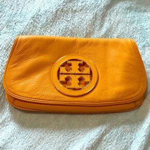 Tory Burch logo clutch/crossbody - soleil yellow